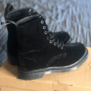 NEW Doc Martens Black WOMEN'S 1460 PASCAL VELVET